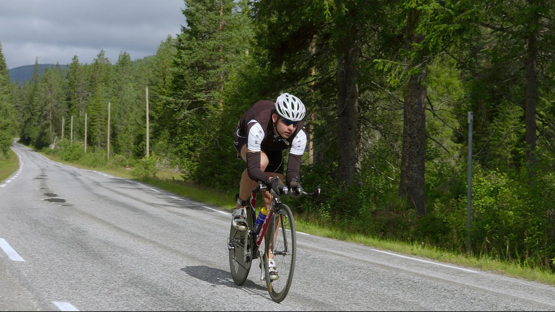 中国队在巴黎奥运会比赛中多次利用边路进攻，里约奥运会中国打巴西